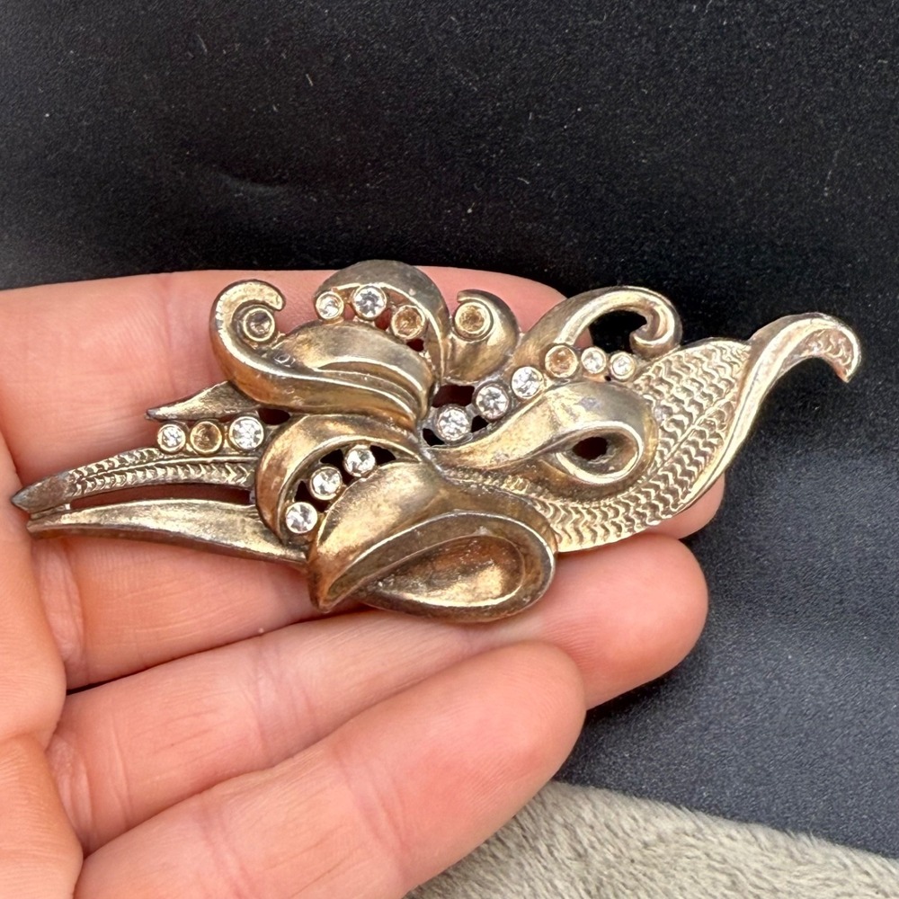 Vintage Pot Metal Brooch Flower Gold Tone Rhinestone READ - Picture 6 of 9